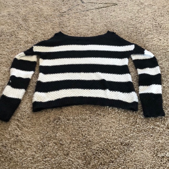 Black and white striped sweater - Picture 2 of 2